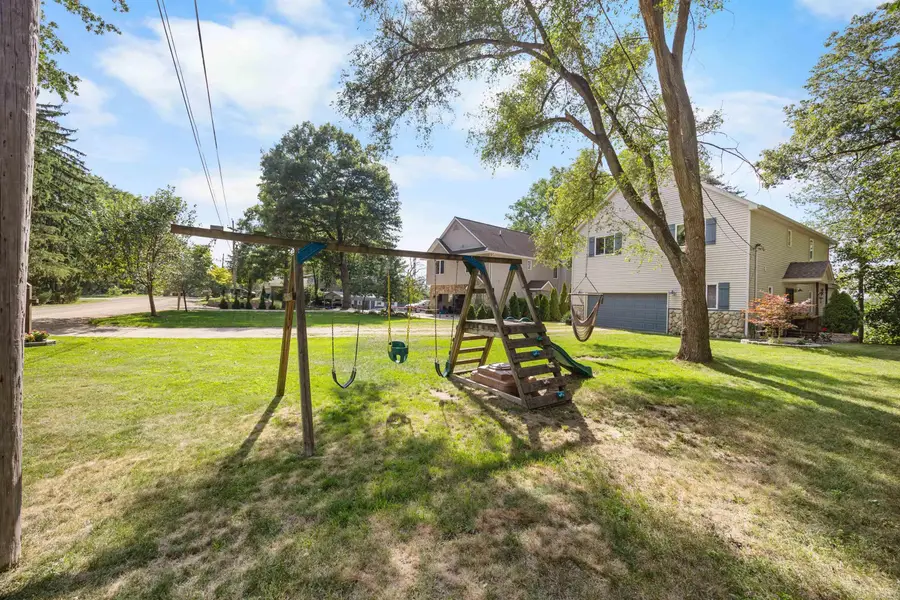 8970 River Valley RD, Brighton, MI 48116 - #2