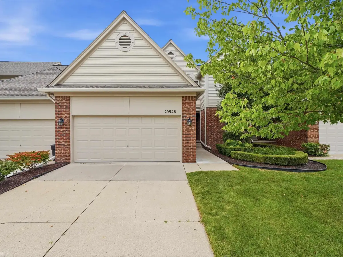 20926 Sleepy Hollow DR, Macomb, MI 48044 - #1