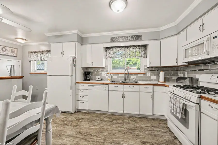 31015 Palomino AVE, Warren, MI 48093 - #3