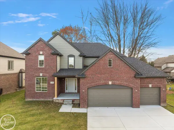 22106 Grove DR, Macomb, MI 48042