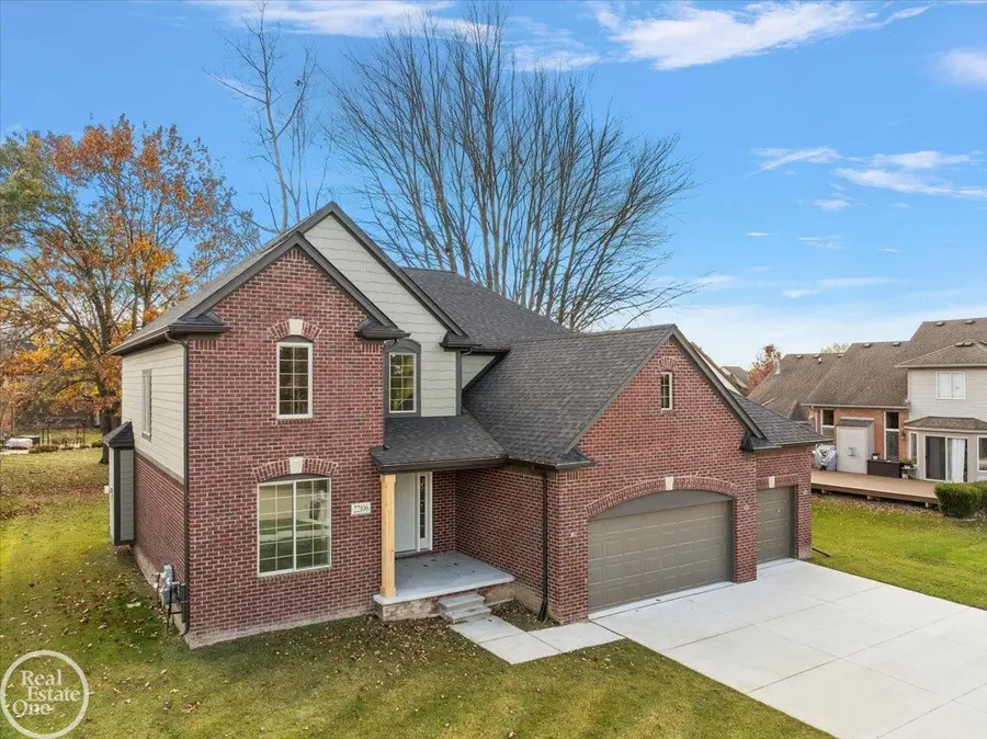22106 Grove DR, Macomb, MI 48042 - #2