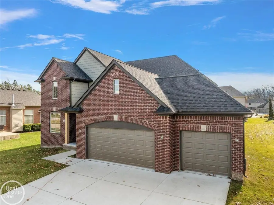 22138 Grove DR, Macomb, MI 48042 - #2