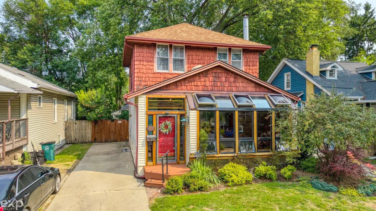 215 E Lewiston AVE, Ferndale, MI 48220 - #1