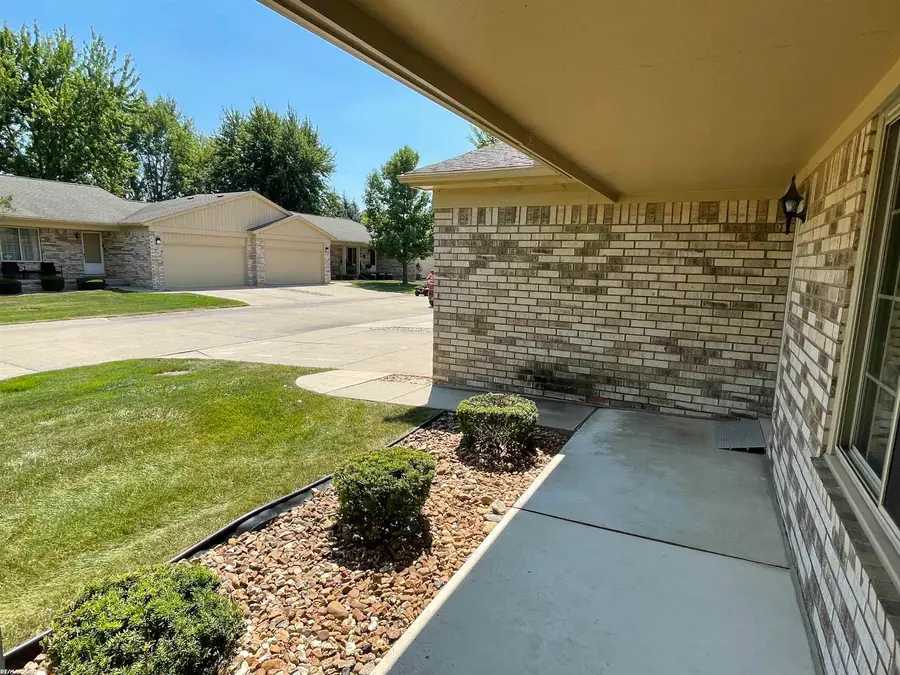 41625 Berly DR, Clinton, MI 48038 - #2