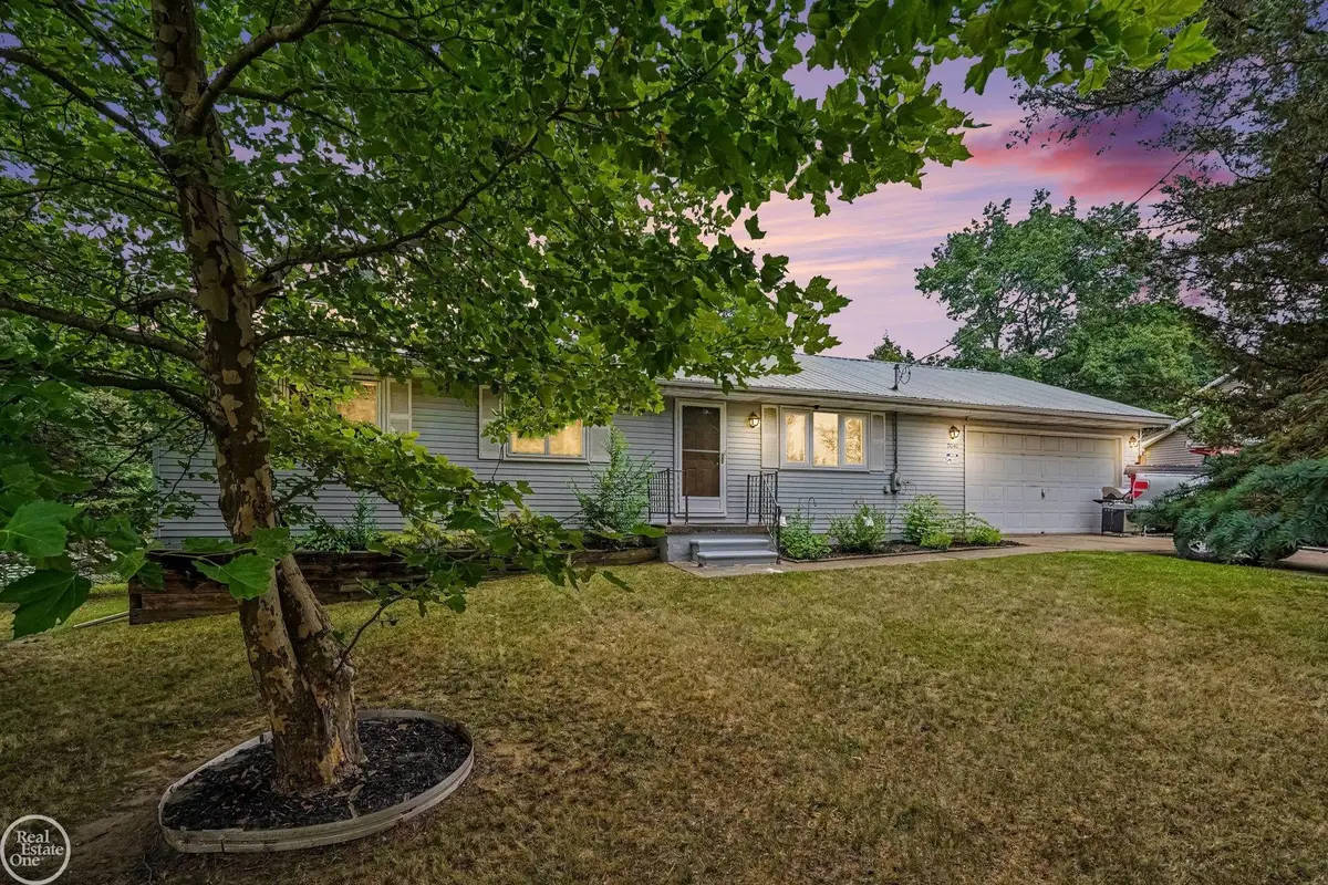 2040 WILLHITE RD, Waterford, MI 48327 - #1