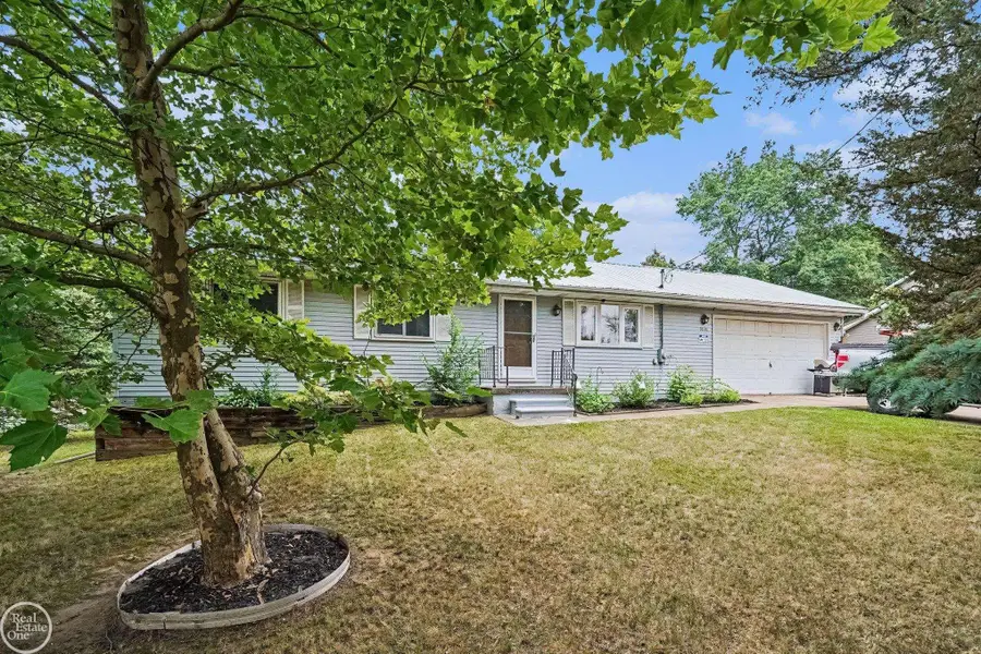 2040 WILLHITE RD, Waterford, MI 48327 - #2