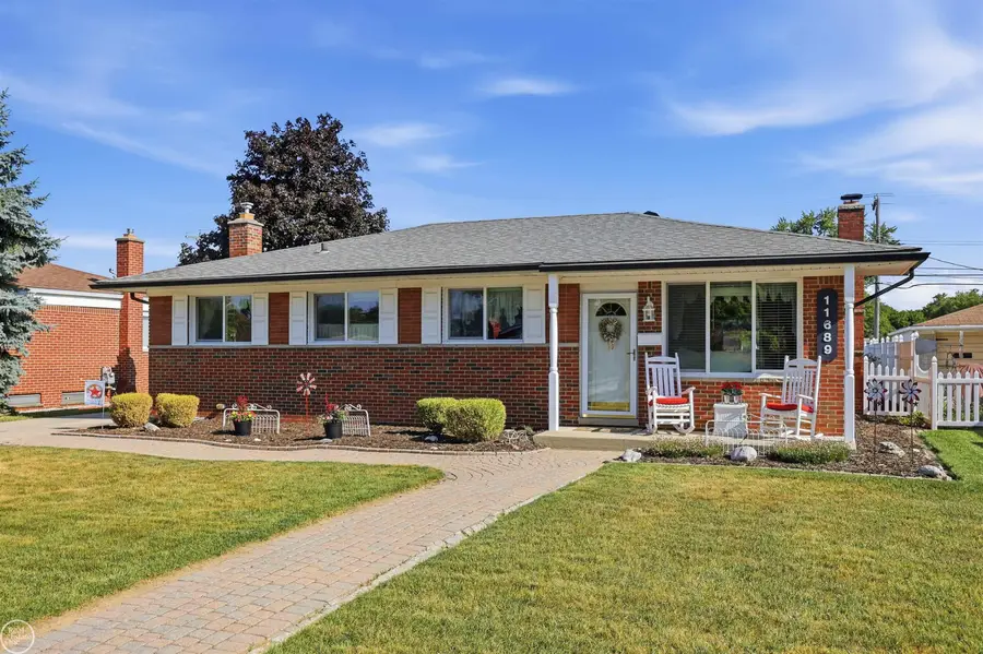 11689 Brougham DR, Sterling Heights, MI 48312 - #2