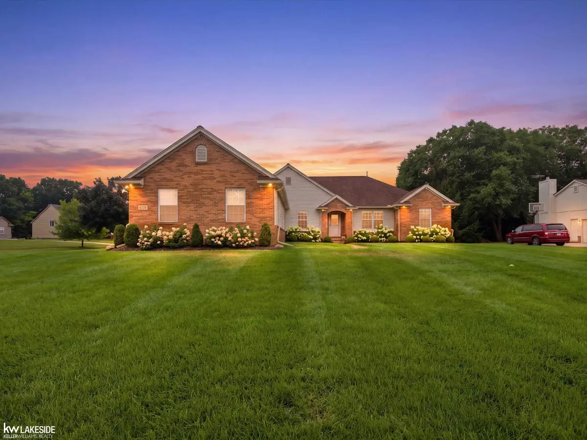 2556 Elkridge CIR, Highland, MI 48356 - #1
