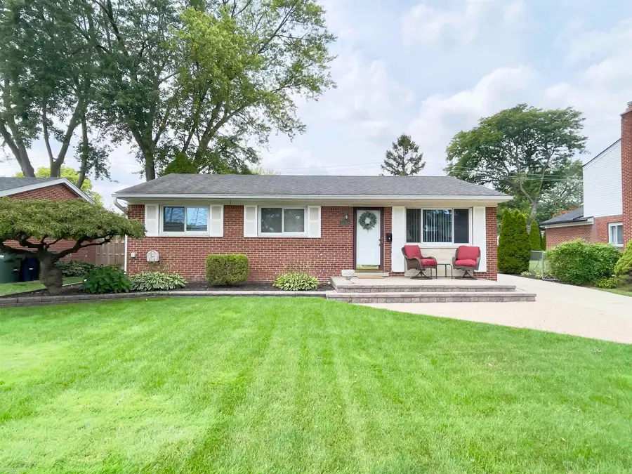 38765 Plainview DR, Sterling Heights, MI 48312 - #2