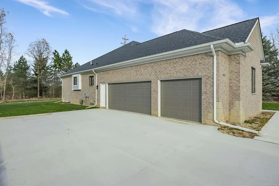 6519 Jamie LN, Grand Blanc, MI 48439 - #3