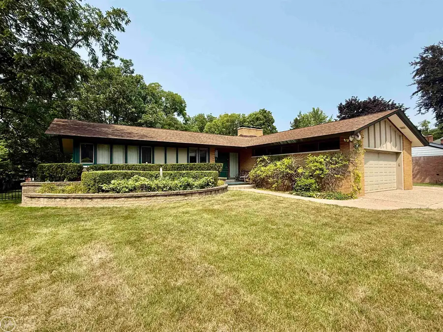 190 S Wilson BLVD, Mount Clemens, MI 48043 - #3