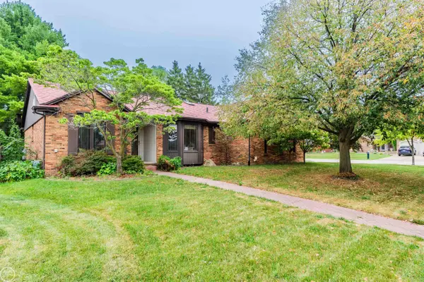 40410 Kinburn DR, SterlingHeights, MI 48310