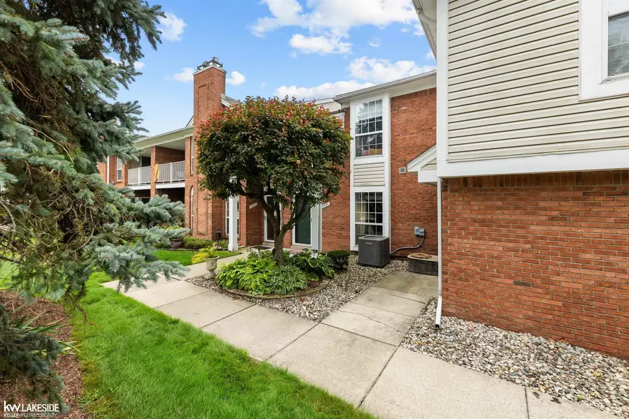 52392 Heatherstone AVE, Macomb, MI 48042 - #3
