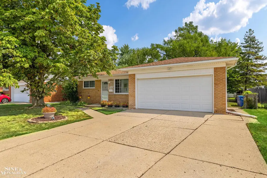 27342 Dover AVE, Warren, MI 48088 - #2
