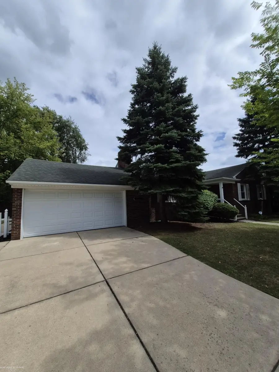 316 Chalfonte AVE, Grosse Pointe Farms, MI 48236 - #2