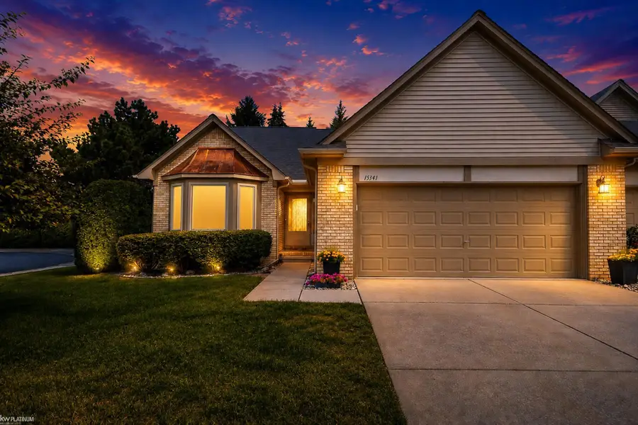 15341 Pebble Pointe DR, Clinton Township, MI 48038 - #2