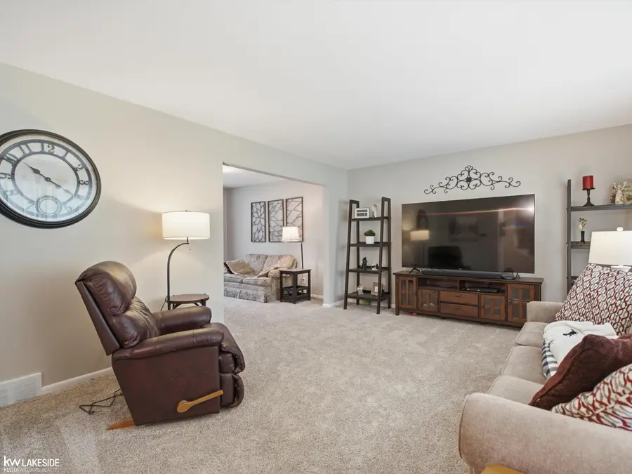 6185 GOLFVIEW DR, Burton, MI 48509 - #2