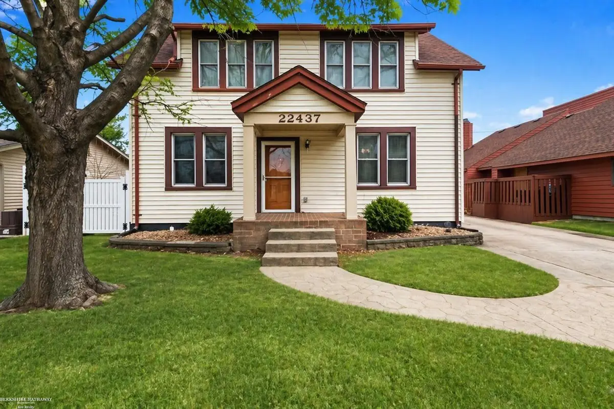 22437 Milner ST, Saint Clair Shores, MI 48081 - #1
