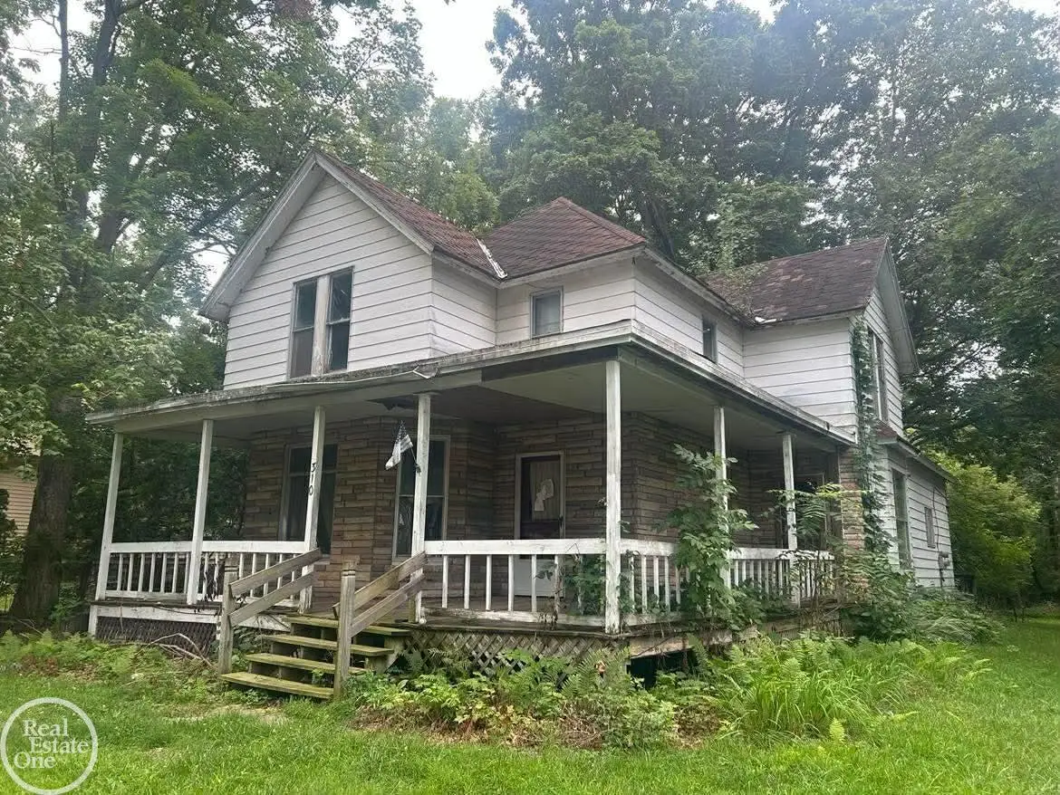 310 E Saint Clair ST, Almont, MI 48003 - #1