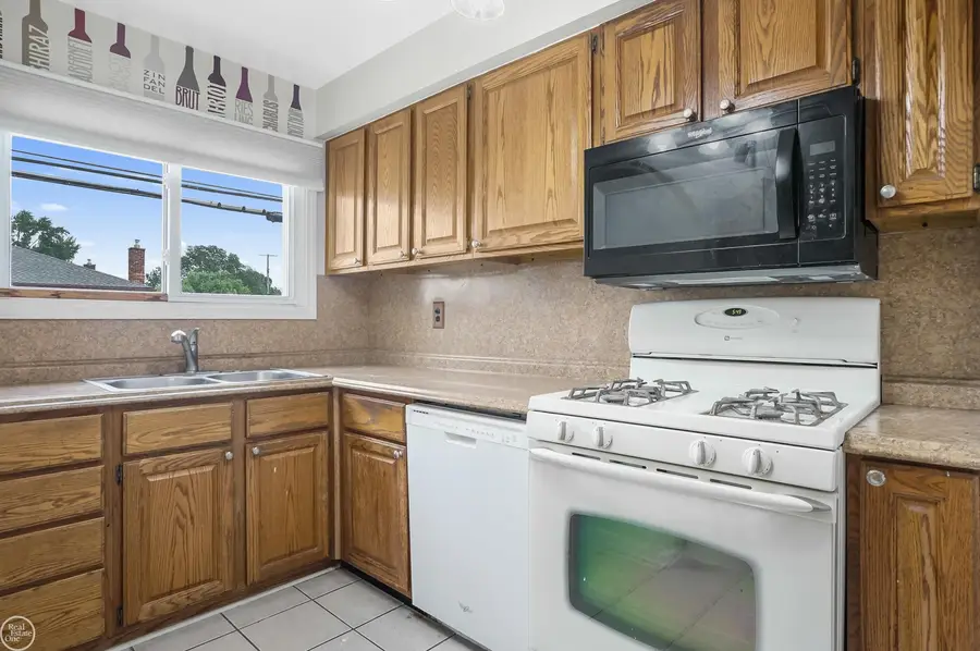578 Belton ST, Garden City, MI 48135 - #3