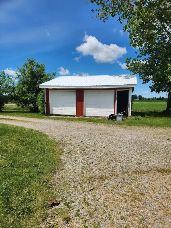 71040 Omo RD, Richmond, MI 48062