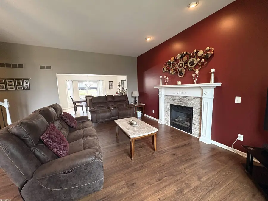 32776 Kathleen DR, Chesterfield, MI 48047 - #2