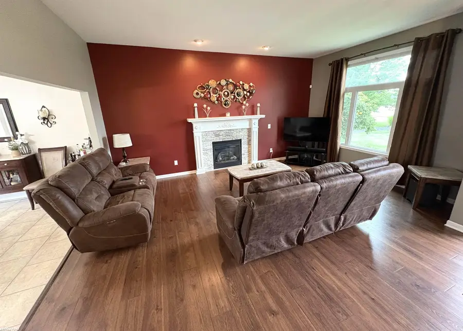 32776 Kathleen DR, Chesterfield, MI 48047 - #3