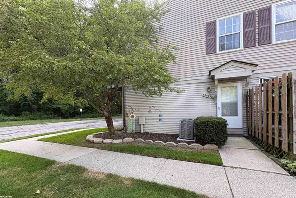 33699 Bayview DR, Chesterfield, MI 48047