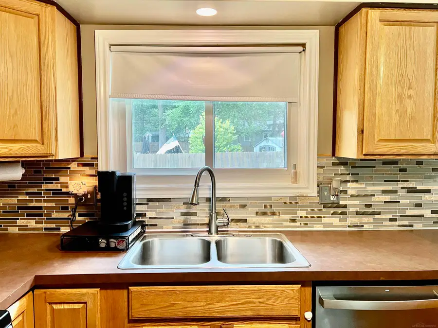 7269 Emerson ST, Washington, MI 48094 - #3