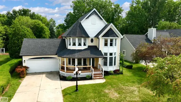 212 Victoria CT, St, MI 48079