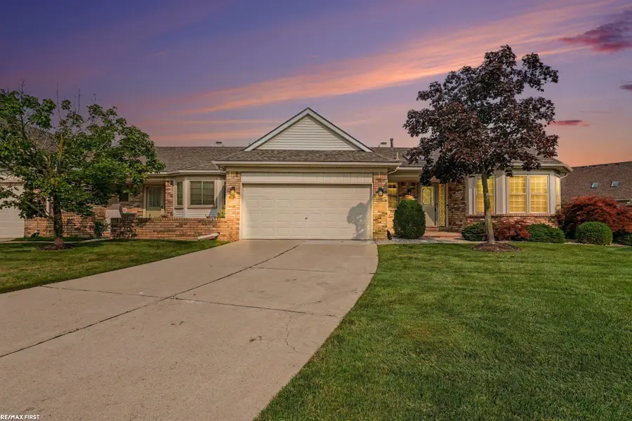 52109 E Westgrove Ct. CT, Macomb, MI 48042 - #2