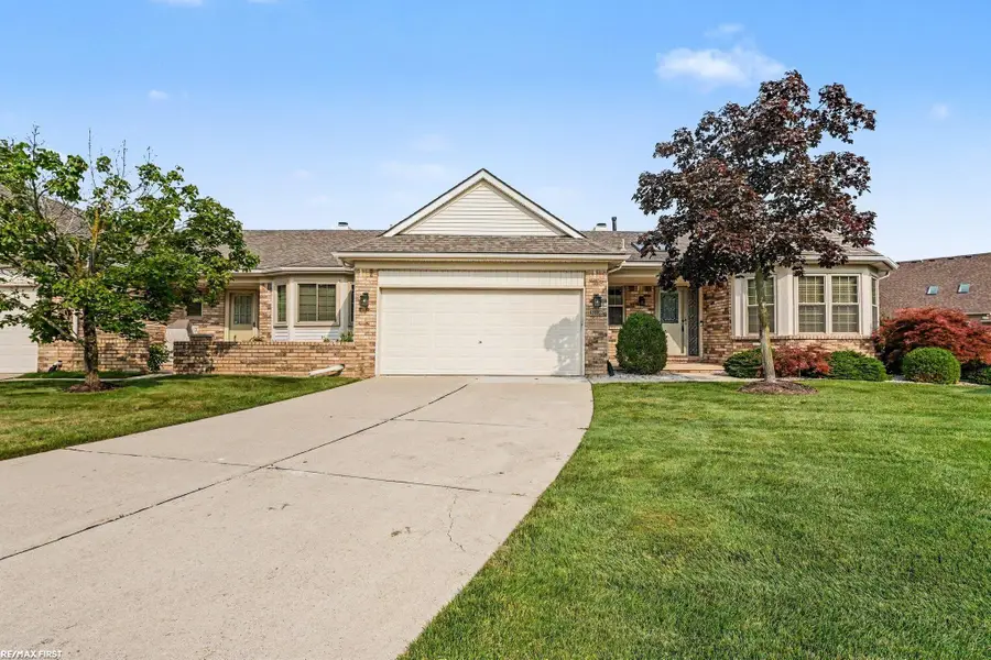 52109 E Westgrove Ct. CT, Macomb, MI 48042 - #3