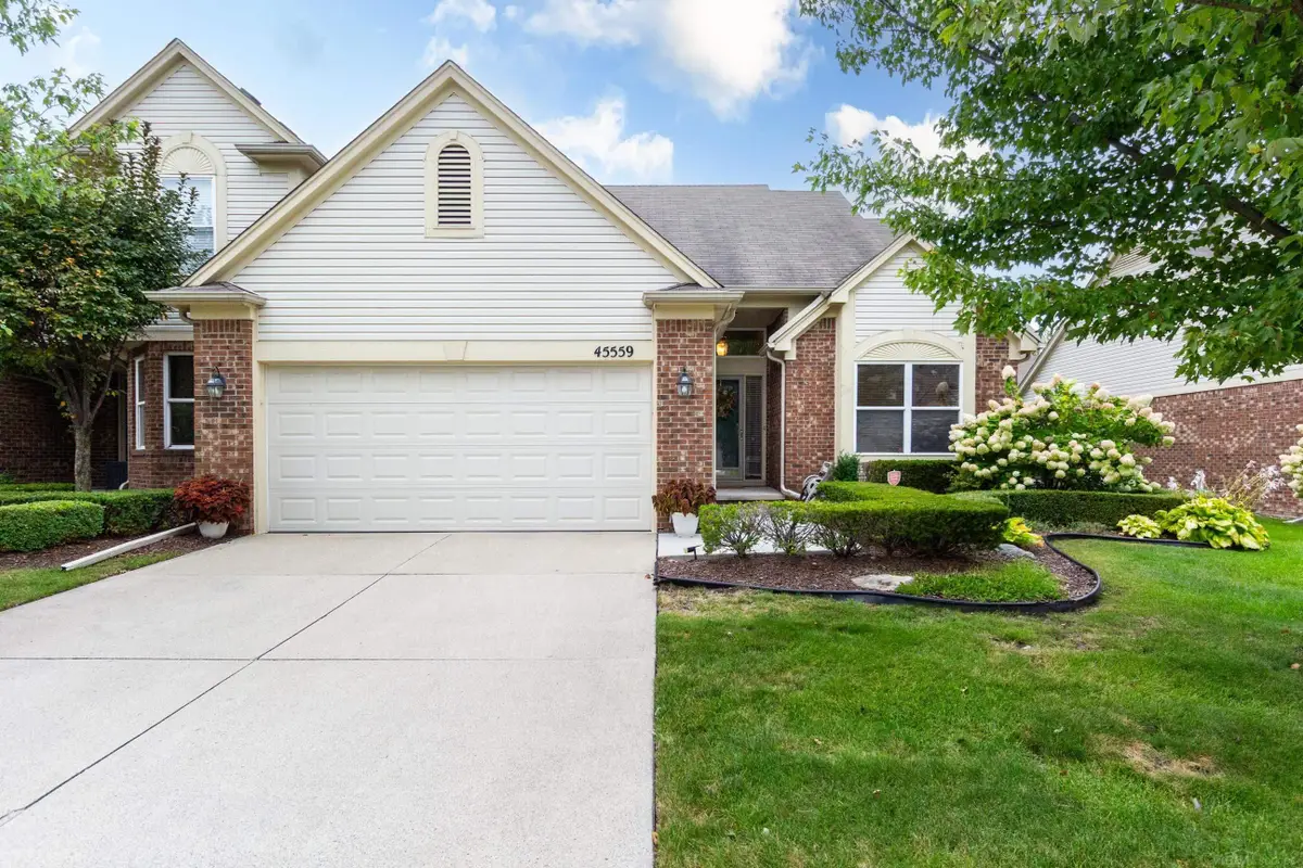 45559 Rathmore DR, Macomb, MI 48044 - #1
