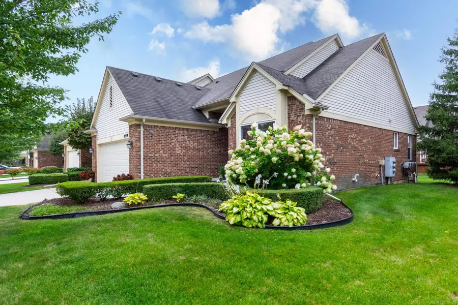 45559 Rathmore DR, Macomb, MI 48044 - #2