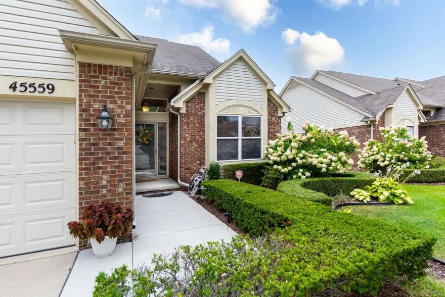 45559 Rathmore DR, Macomb, MI 48044 - #3