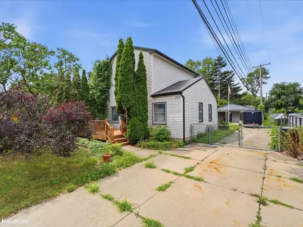 19039 Deering NONE, Livonia, MI 48152