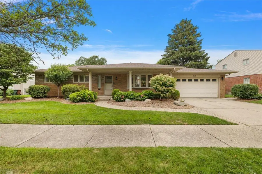 560 S Rosedale CT, Grosse Pointe Woods, MI 48236 - #2