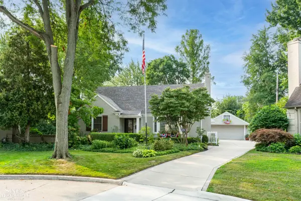 1575 FORD CT, GrossePointeWoods, MI 48236