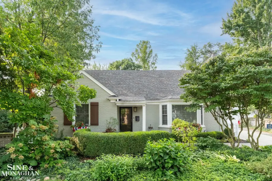 1575 FORD CT, Grosse Pointe Woods, MI 48236 - #2
