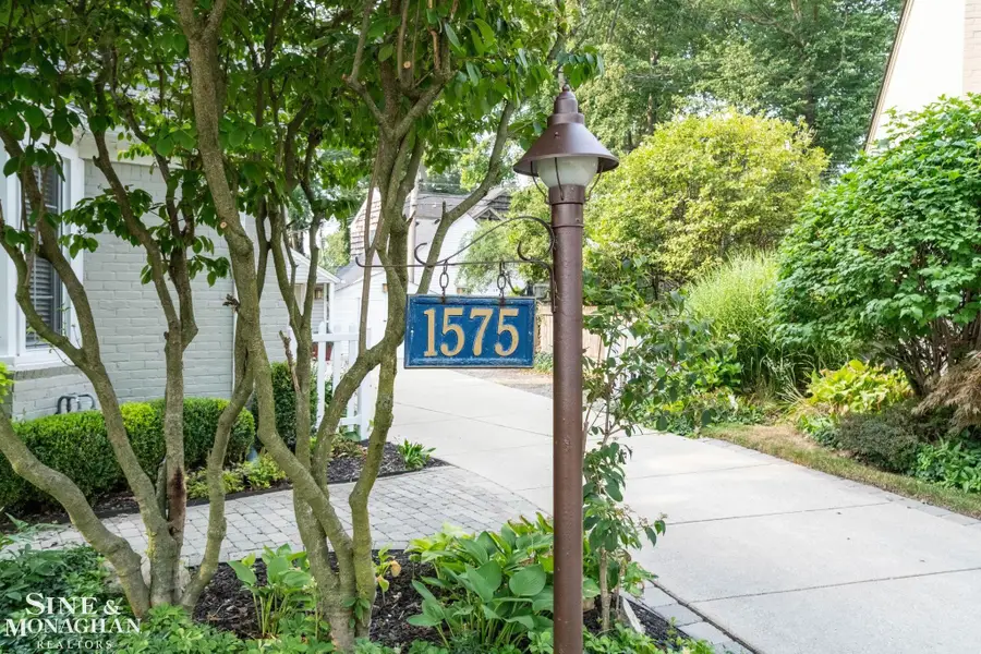1575 FORD CT, Grosse Pointe Woods, MI 48236 - #3