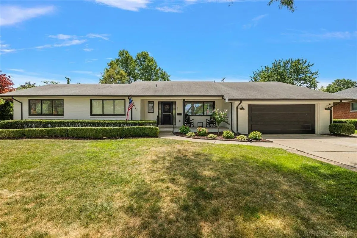 15 S Edgewood DR, Village Of Grosse Pointe Shores, MI 48236 - #1