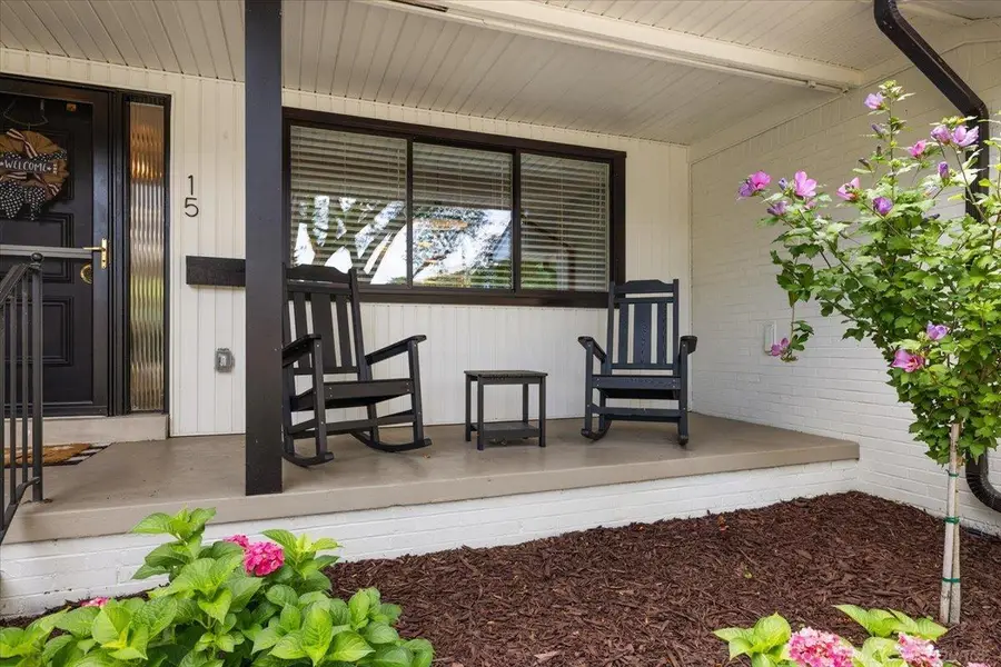 15 S Edgewood DR, Village Of Grosse Pointe Shores, MI 48236 - #3