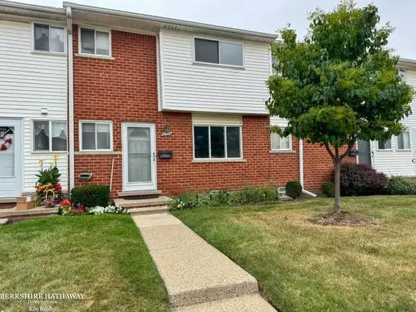 8735 Sterling, CenterLine, MI 48015