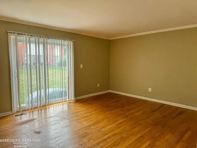 8735 Sterling, Center Line, MI 48015 - #3