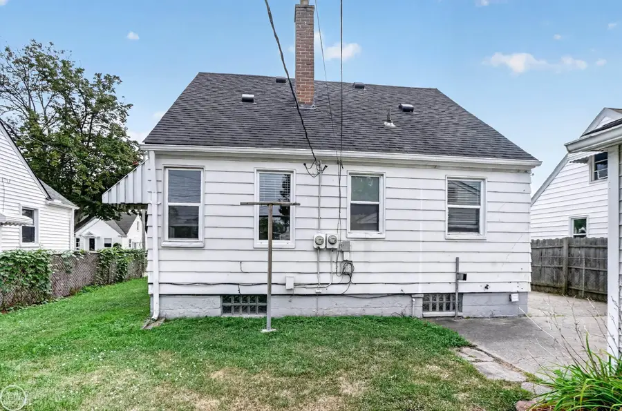 8299 Superior AVE, Center Line, MI 48015 - #3