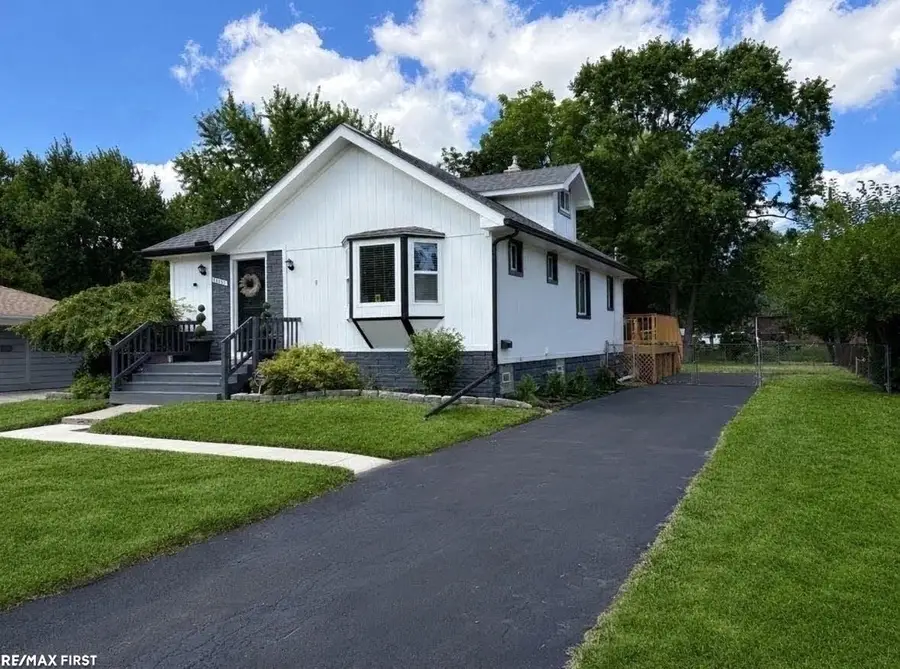 16655 Admiral ST, Fraser, MI 48026 - #2
