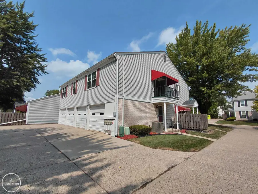 24704 Meadow LN, Harrison Township, MI 48045 - #2