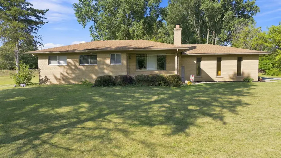 30301 Armada Ridge RD, Richmond, MI 48062 - #2