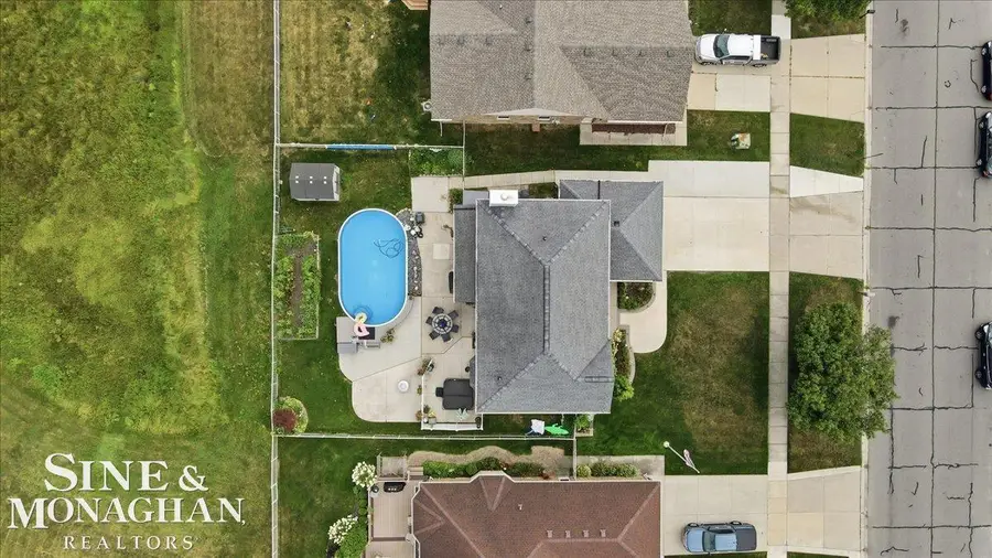 35435 St Clair DR, New Baltimore, MI 48047 - #2
