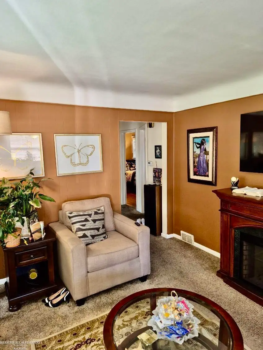 20443 Fleetwood DR, Harper Woods, MI 48225 - #2